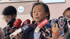 民進黨立委王世堅出席中常會前受訪。（圖／記者劉秀敏攝影）