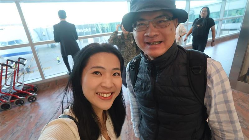 真巧！徐巧芯機場再遇鄭弘儀「合照get」