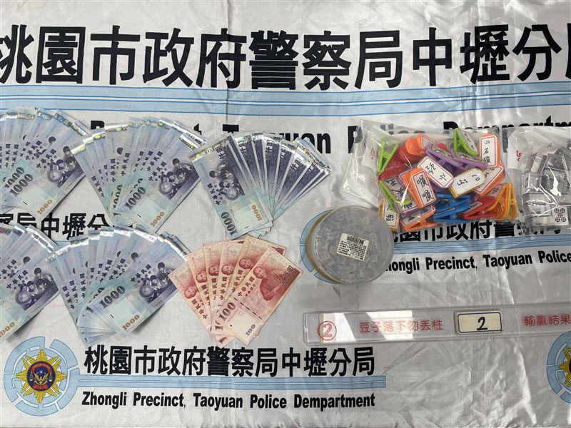 桃園市中壢警分局會同保安警察大隊霹靂小組，破獲設立在中壢區健行路某大樓4樓之推筒子職業賭場。（圖／翻攝畫面）