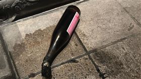 ▲警方在艋舺公園逮捕對龍山寺丟汽油彈的呂男。（圖／翻攝畫面）