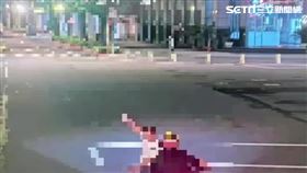 北市陳男酒後闖紅燈穿約馬路遭林姓男大生機車追撞慘亡。（圖／翻攝畫面）