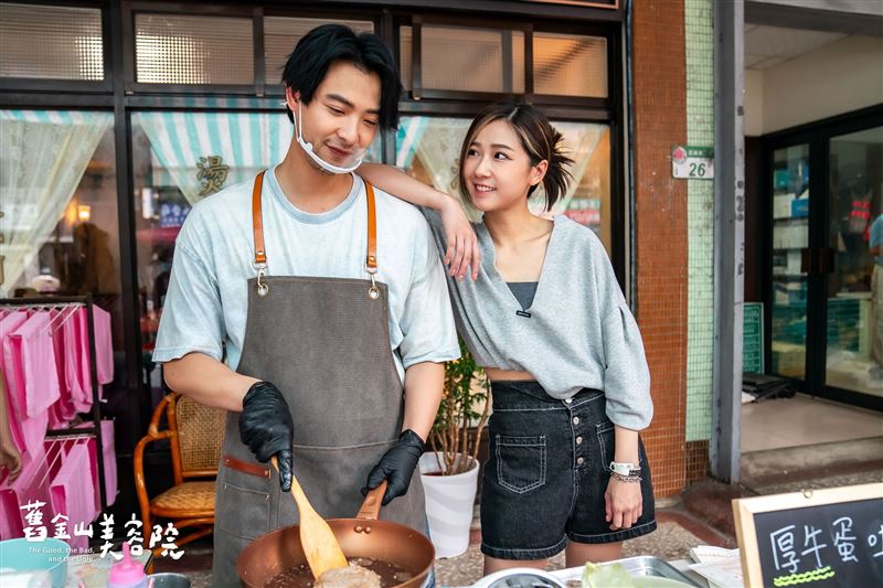 連晨翔（左）與方志友飾演兄妹。（圖／TVBS提供）
