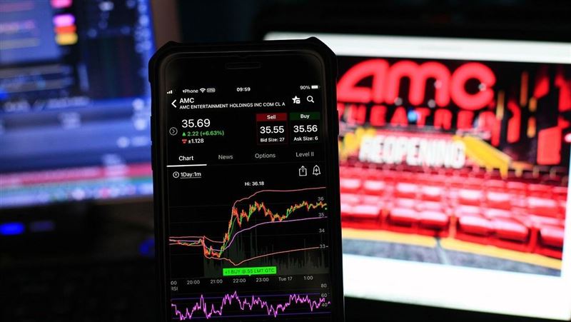 說明 台股ETF受益人數上周小減7,869人,來到1,139.7萬人,顯示市場短線降溫,但今年以來仍大增逾117萬人,雖然整體人數下滑,但包括元大台灣50(0050)、群益00982A在內,共8檔ETF受益人數逆勢突破新高。8檔逆勢創高的產品中,有5檔為主動式ETF,凸顯投資人偏好靈活選股,應對震盪市況。(示意圖/PIXABAY)