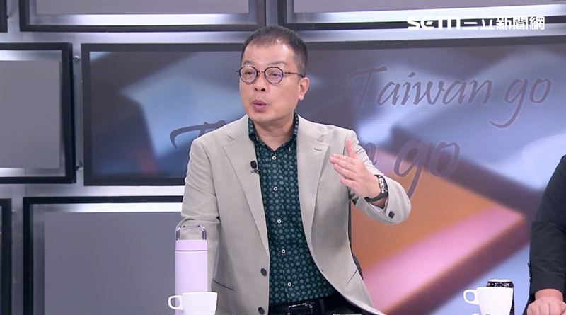 鍾年晃質疑，柯夫妻還有商辦、豪宅斡旋金等爭議，此外夫妻倆三個小孩在國外，一個人一年約三百萬，三個就是九百萬，錢從哪裡來？（圖／翻攝畫面）