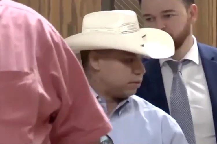 Adam Canales Jr.出庭應訊，他一開始否認犯行，直到驗屍報告出爐才認罪。（圖／翻攝自KCBD NewsChannel 11/YouTube）
