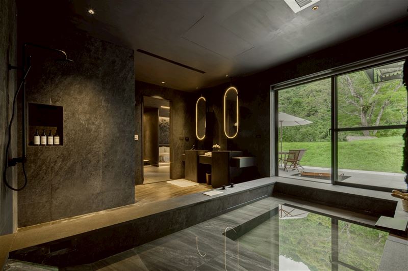 隱身於台北烏來山林之間的奢華溫泉Villa Resort「蘇卡利・漫活」,全館僅有5間獨棟Villa。(圖/飯店旅宿業者提供)