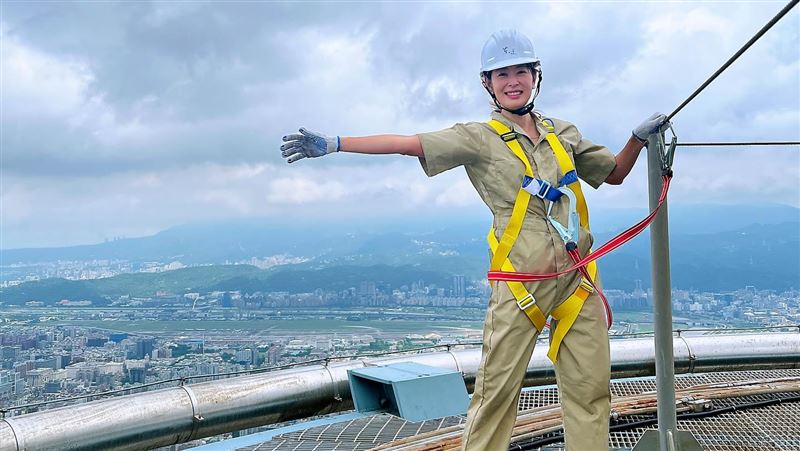 賈永婕非常感謝一路上的挫折與挑戰，表示未來她會繼續努力。（圖／翻攝自賈永婕的跑跳人生臉書）