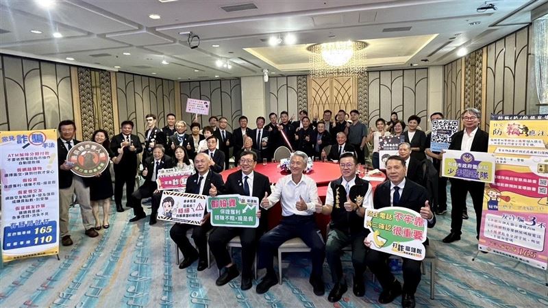 高雄市南星扶輪社攜手少年隊，與百工百業一同反詐騙。（圖／翻攝畫面）