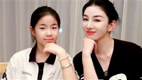 女星12歲女兒掀罵戰「毒販子女享聚光燈」