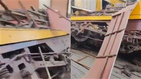 葡萄牙纜車「榮耀升降機」脫軌至少15死18傷　現場畫面曝光。（圖／翻攝自X）