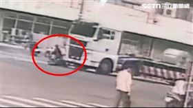 聯結車,梧棲,死亡車禍,婦人,視線死角,機車,台中（圖／翻攝畫面）