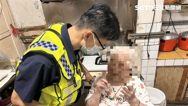 台中市社會局查證澄清，高姓阿嬤確實育有兩子兩女，其中兩名兒子已經過世，但兩名女兒仍經常返家探望並保持聯繫，但阿嬤已經忘記她有兩個女兒仍在世的記憶（圖／翻攝畫面）