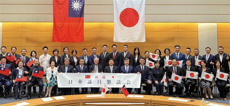 國民黨團總召傅崐萁率27位立委參前往日本與華懇談會日本眾議員舉行會談。（圖／傅崐萁辦公室提供）