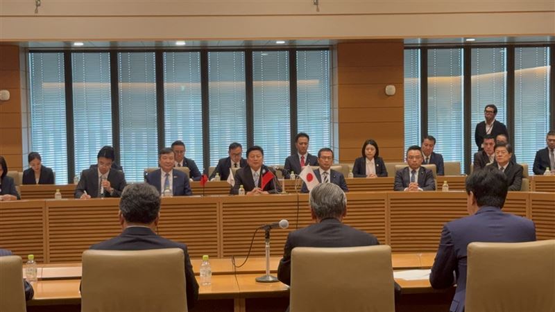 國民黨團總召傅崐萁率27位立委參前往日本與華懇談會日本眾議員舉行會談。（圖／傅崐萁辦公室提供）