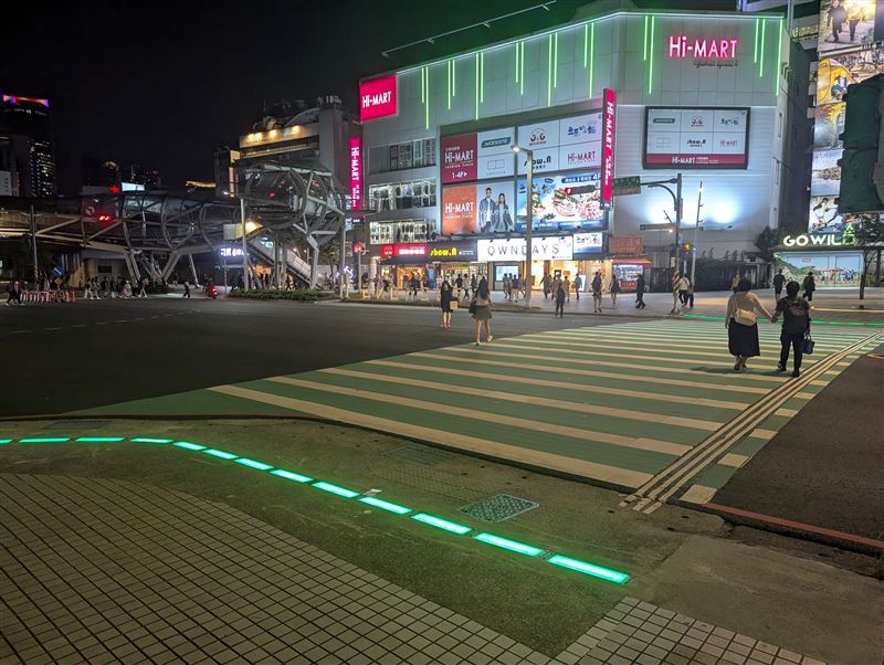 林昭賢表示，府中站平、假日穿越道路的人潮眾多且行人密集，很適合作為示範點。（圖／翻攝自新北市政府官網）