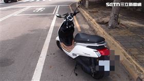 台中,梧棲,車禍,自摔,昏迷,爛路,坑洞（圖／翻攝畫面）