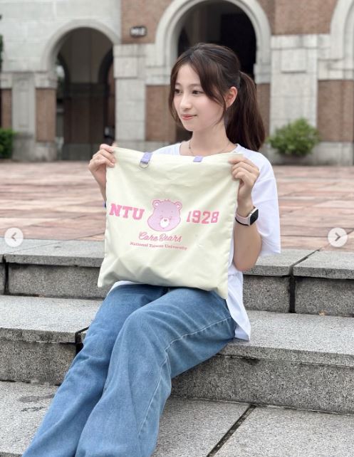 高姓女學生美照曝光，立刻吸引超過2萬名網友朝聖。(圖／翻攝自ntueater　IG)