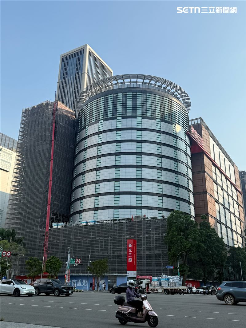 新光已獲市府核准「百貨商品取貨計畫」，新光三越也向廠商發出進貨通知，將自9月10日起依計畫進貨。(圖/記者潘靚緯攝影)
