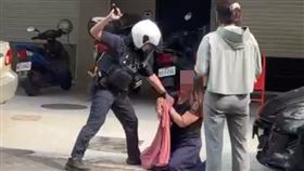越南女一路逆向蛇行！警猛追「噴辣椒水+揮警棍」　警民合力終制伏