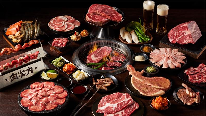 「肉次方 燒肉放題」推出1598元頂級套餐，厚切原塊日本A5吃到飽。(圖／王品提供）
