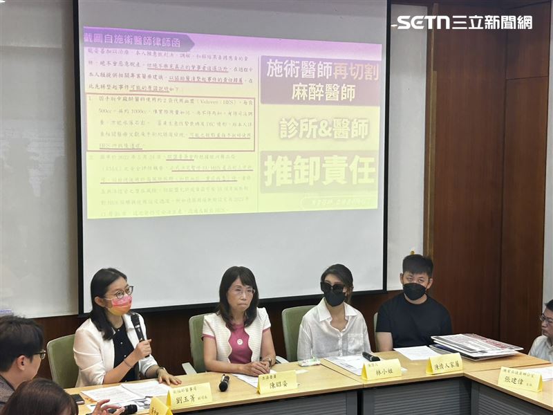 醫事司副司長劉玉菁（左）表示，北市衛生局稽查小組已到該診所裡做資料搜集跟必要查核。若未依照法規來進行將嚴懲。（圖／記者簡浩正攝影）