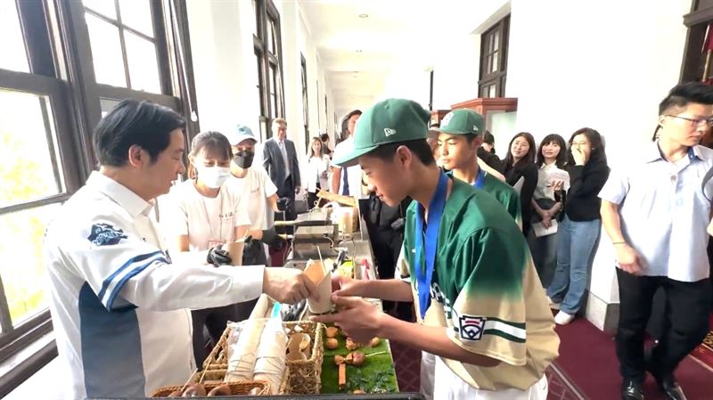 賴清德接見3支冠軍棒球隊。（圖／總統府提供）