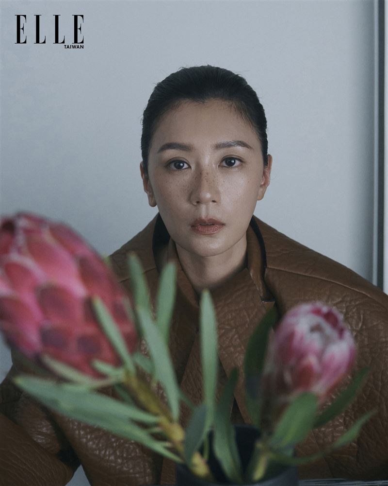 賈靜雯很喜歡現在的自己。（圖／ELLE提供）