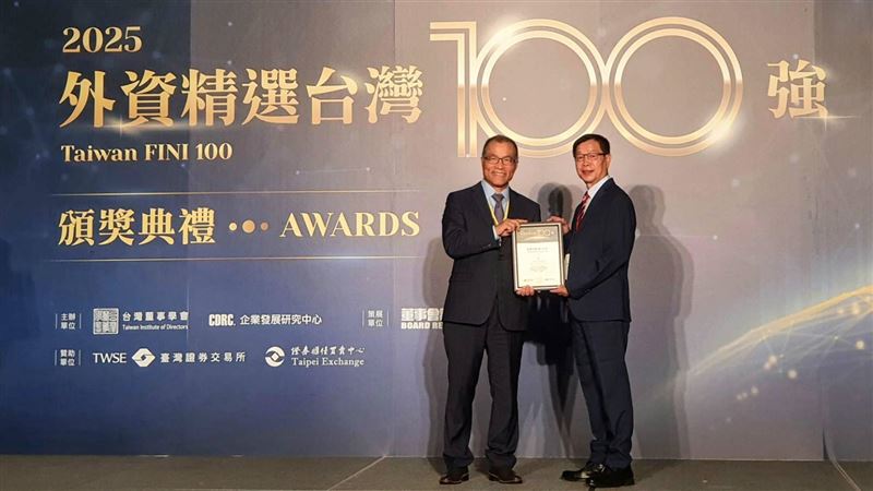 裕慶-KY在「2025外資精選台灣100強」頒獎典禮大放異彩,一舉奪下「中堅潛力企業獎」與「股東報酬十強」亞軍,展現兼具成長性與投資價值的雙重實力。(圖/裕慶提供)