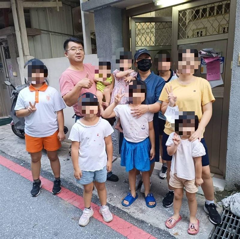 魏嘉彥不捨9名小姊妹們被迫長大。（圖／翻攝畫面）