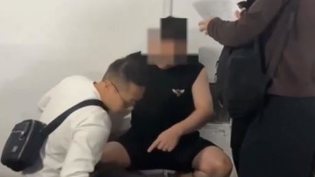 胡男拿著剝削的錢過好日子，外傳其父親爲退休的績優警察。(圖／翻攝畫面)