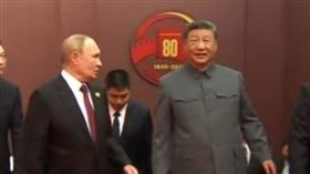 習近平、普丁、金正恩「首次」同框　3巨頭齊聚歷史一刻畫面曝光　圖／翻攝自央視