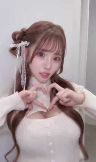 平瀨愛里整形後外型亮眼。（圖／翻攝自IG @nyairin_18）