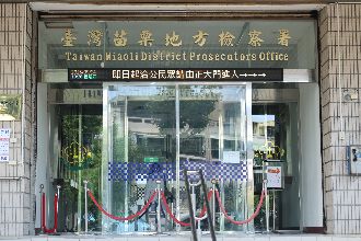 苗栗毒駕！一持開山刀砍門恐嚇　2人收押