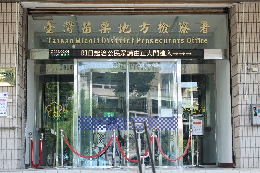 苗栗毒駕！一持開山刀砍門恐嚇　2人收押