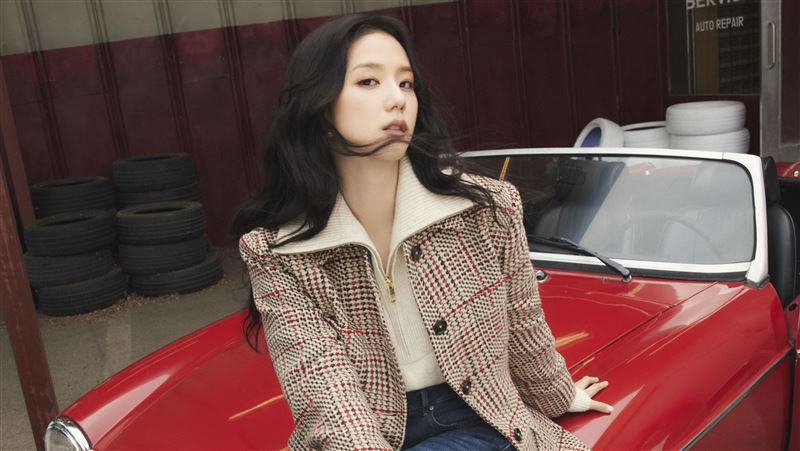 TOMMY秋季廣告 JISOO約你加入賽車俱樂部