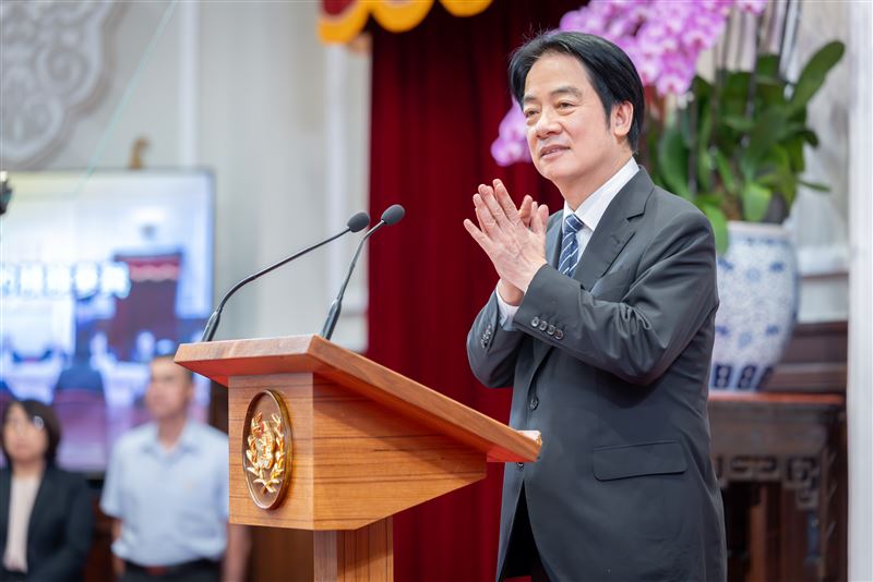 政府正推動長照3.0，同時賴清德總統也鼓勵行政院長卓榮泰努力解決社會需求，像是若要釋出女性勞動力就要協助解決問題，因此未來擬讓家庭只要有1個小孩就能聘請家庭幫傭。（圖／總統府提供）