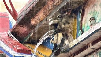 台南暴雨再現奇景　驚見城隍廟獅口吐水