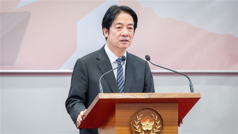 小孟老師透過牌卡給賴清德建議。（圖／總統府提供）