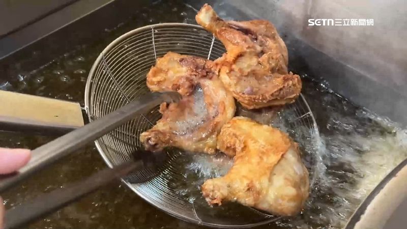 高雄四維路上的炸雞腿便當加3樣配菜，只要75元