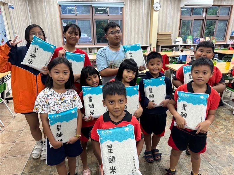 募款計畫同時包括寒假送白米給偏鄉孩子們。（圖／翻攝畫面）