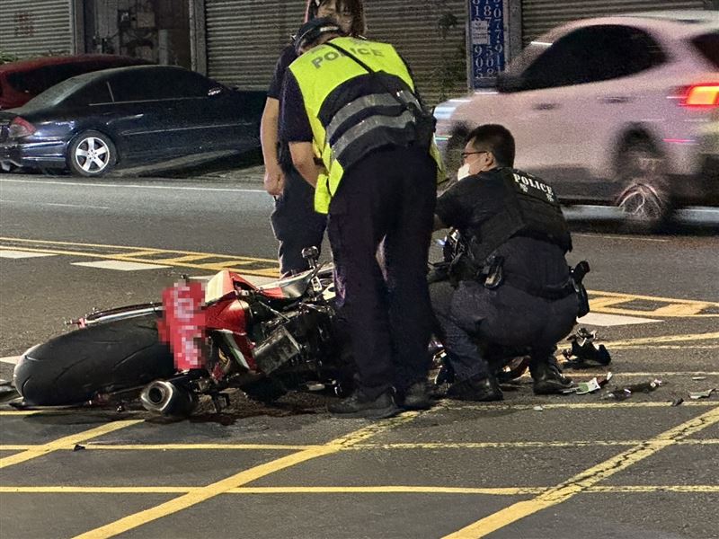 車禍發生當下，吳男「人車分離」，在空中轉了一圈落地。（圖／記者簡榮良攝影）
