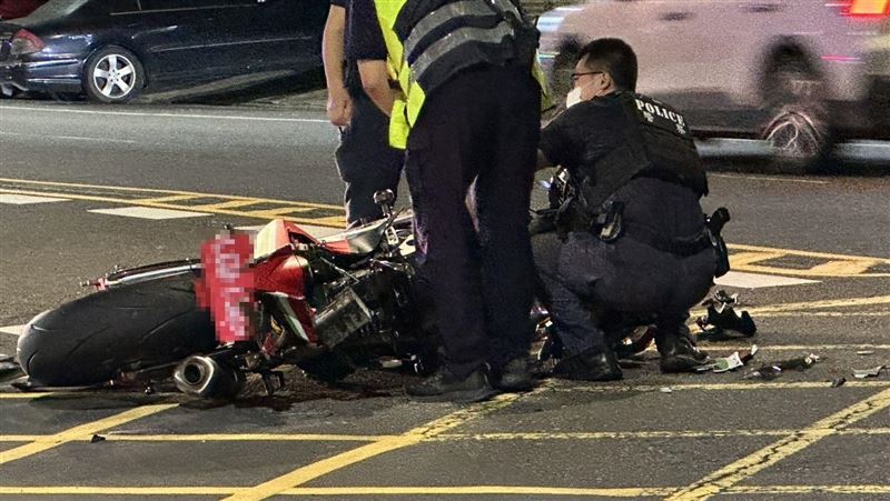 百萬重機被「路殺」騎士騰空轉1圈落地