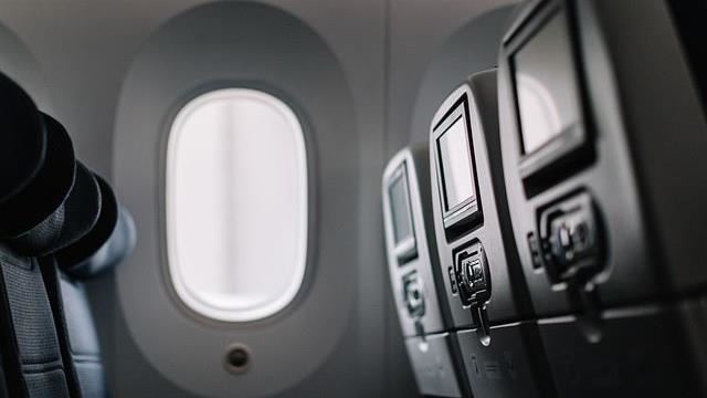 搭機愛靠窗位?空姐示警罹「這病」風險高