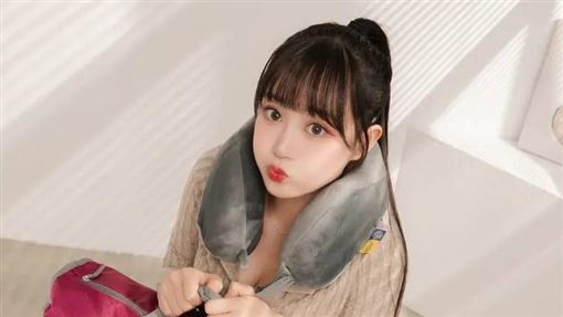 邊荷律喪父後母又病倒！心碎只能努力撐著