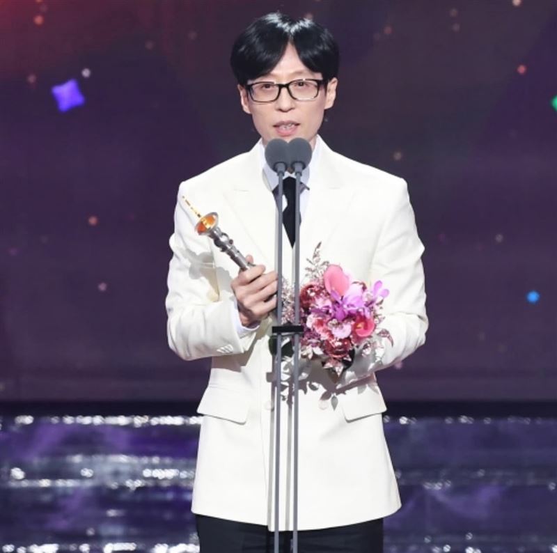 婚禮由合作超過15年的摯友劉在錫擔任婚禮司儀。（圖／翻攝自sbs_runningman_sbs　IG）