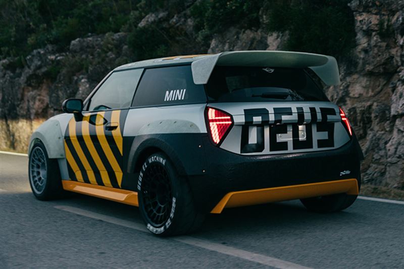 這款概念車將MINI的賽車傳承和Deus的摩托車客製化精神完美融合。（翻攝MINI | Deus Customs網站）