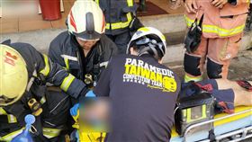 新北,中和,電梯井,工人,OHCA,送雙和醫院。（圖／翻攝畫面）