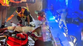 台東市區4日凌晨發生鬥毆、槍擊案，大同路上的一間酒吧遭人砸店，不久後漢陽北路就發生槍擊事件，造成多人受傷送醫，其中一名陳姓男子（20多歲）左腳踝中彈，槍手及另外1人被砍傷倒地，警方正依殺人未遂、槍砲、傷害等罪嫌偵辦中。