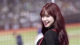 李多慧在球場性感熱舞。（圖／翻攝自李多慧IG）