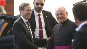教宗良十四世與以色列總統赫佐格（Isaac Herzog）於4日會面。（圖／美聯社／達志影像）